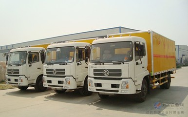 東風(fēng)10噸爆破車 康機190馬力發(fā)動機助力高效道路貨物運輸