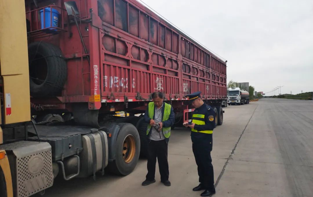 鄂爾多斯市交通運輸綜合行政執(zhí)法支隊在道路貨物運輸領(lǐng)域的監(jiān)管職責(zé)與工作實踐